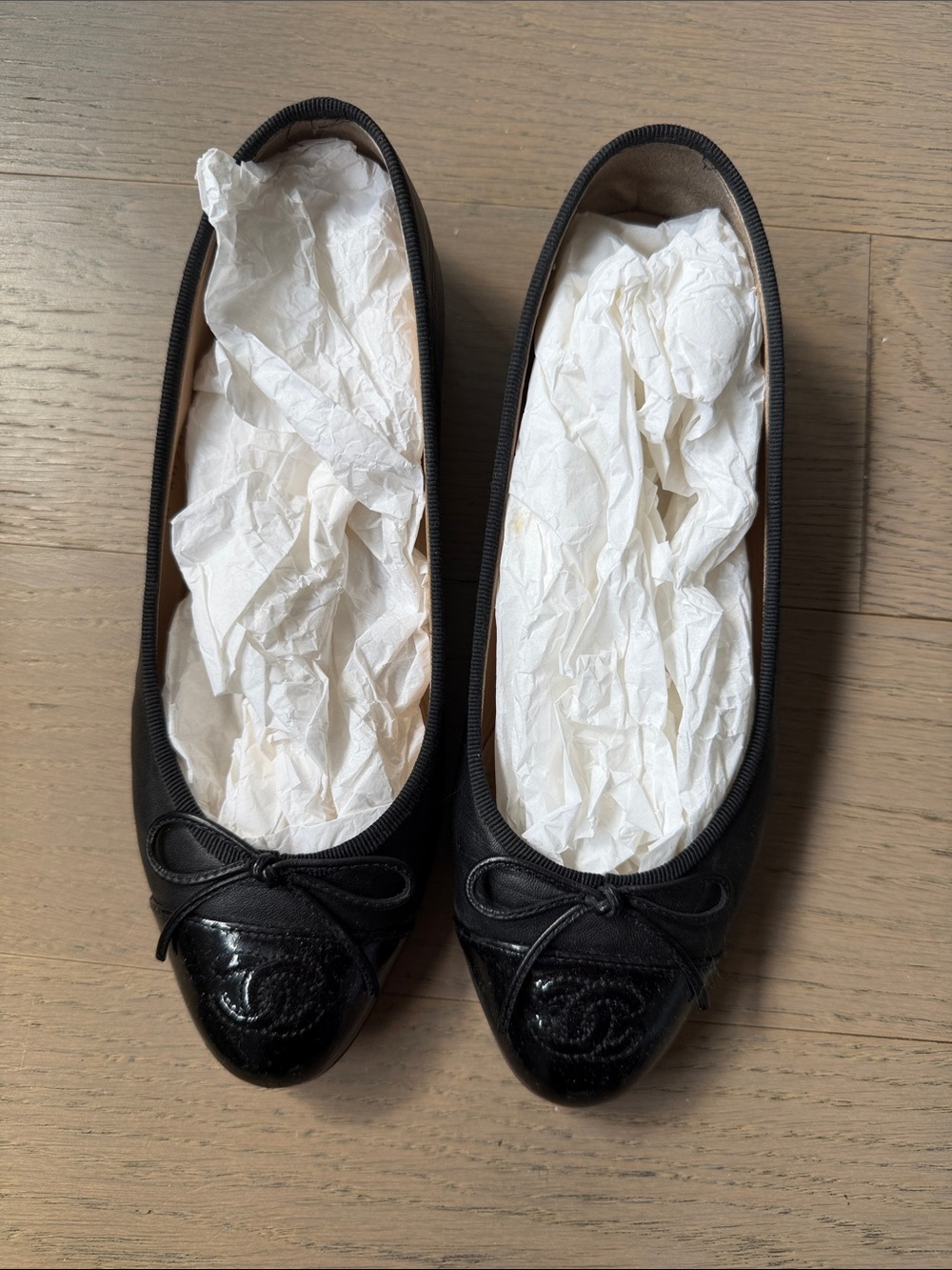 CHANEL Black Lambskin Ballet Flats with Patent Cap Toe
